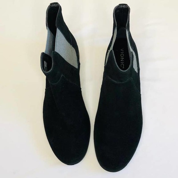 Vionic Shoes - Vionic Alana water repellent suede Chelsea boot black gray womens size 12 - NWOT